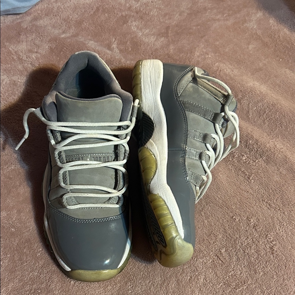 Jordan Women's Sneakers in Gray and Cream